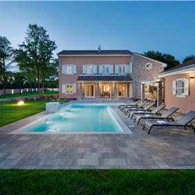 5 bedroom villa with pool near Pula, sleeps 10-12